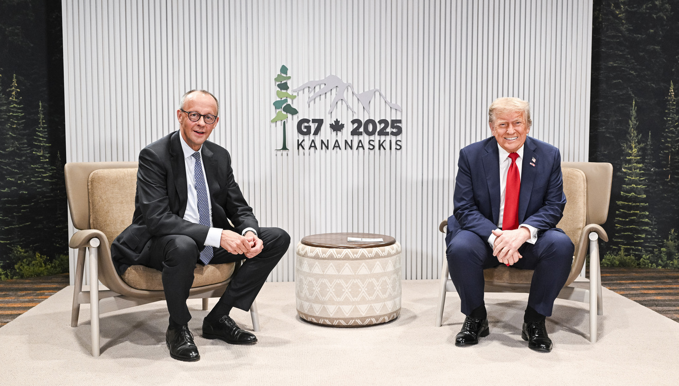 Vor der ersten G7-Arbeitssitzung zur Lage der Weltwirtschaft trafen sich Friedrich Merz und Donald Trump für 20 Minuten, um Gemeinsamkeiten auszuloten