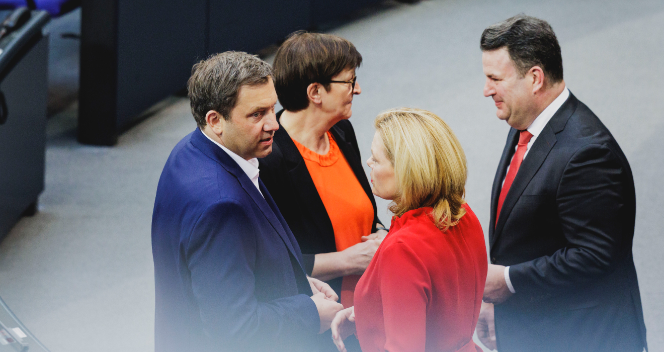 So harmonisch, wie SPD und Union hier im Plenum zusammenstehen, geht es in den schwarz-roten Arbeitsgruppen keineswegs zu
