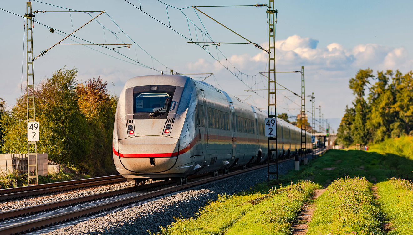Die Bahn warnt ausdrücklich davor, Gleise eigenmächtig zu betreten. „Das Aussteigen außerhalb von geplanten Zughalten ist schlichtweg lebensgefährlich“, so eine Sprecherin