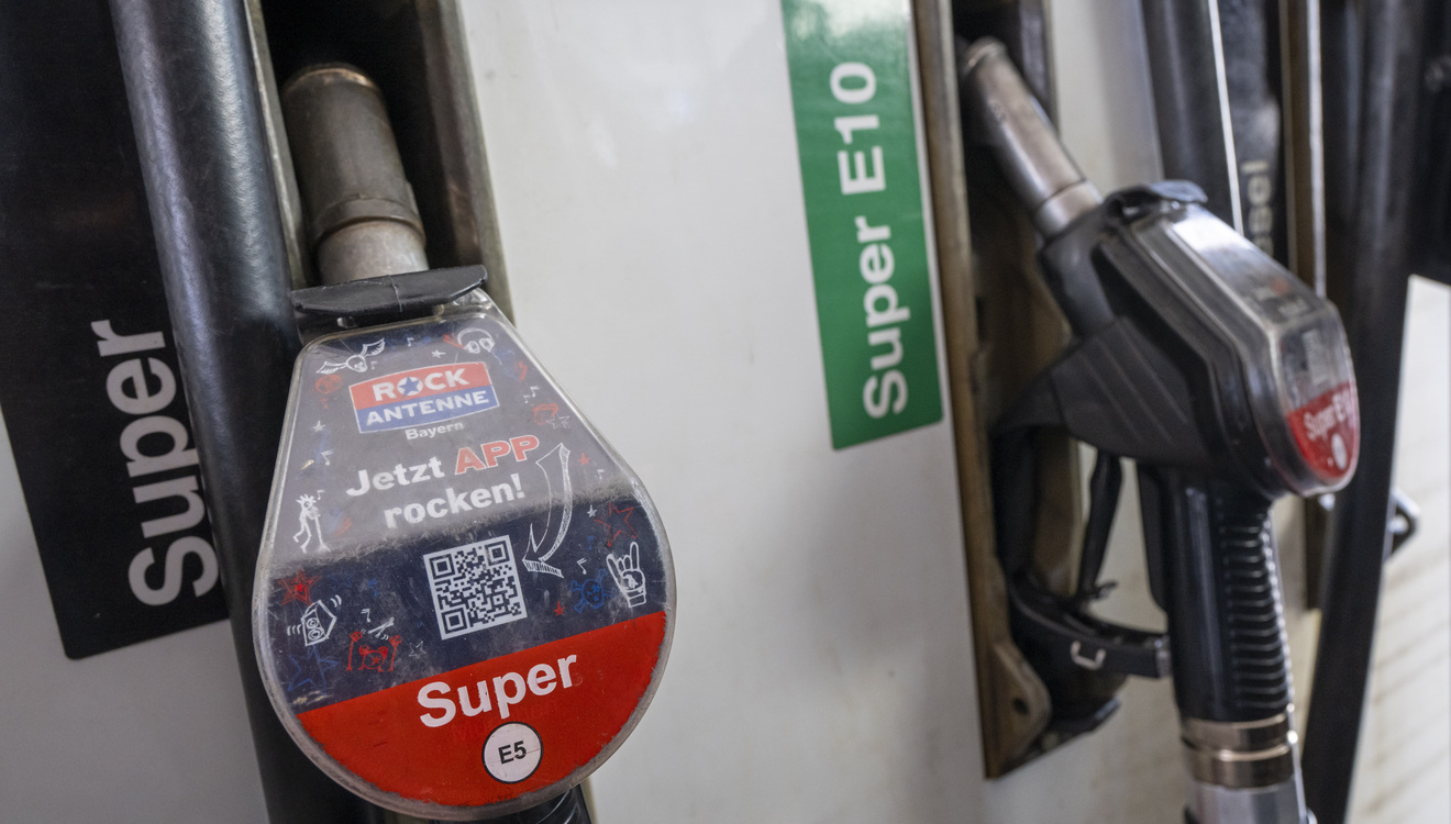 Tanken ist teurer geworden, aber immer noch günstiger als vor wenigen Monaten