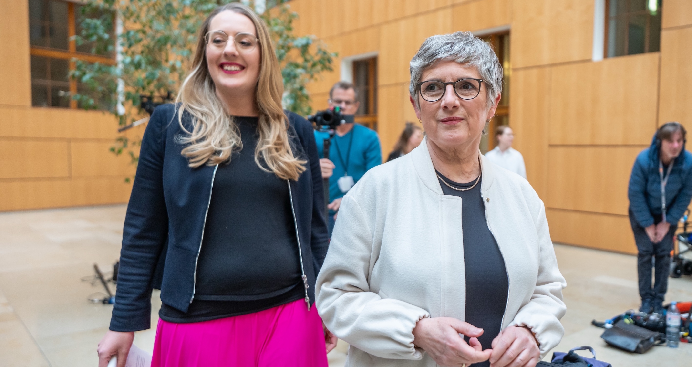  Die Grünen-Fraktionschefinnen Katharina Dröge (l.) und Britta Haßelmann 