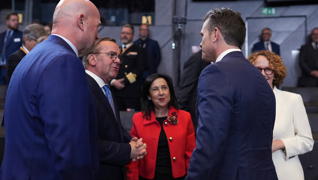 Brüssel: Bundesverteidigungsminister Boris Pistorius (l-r), die spanische Verteidigungsministerin Margarita Robles und US-Kollege Pete Hegseth