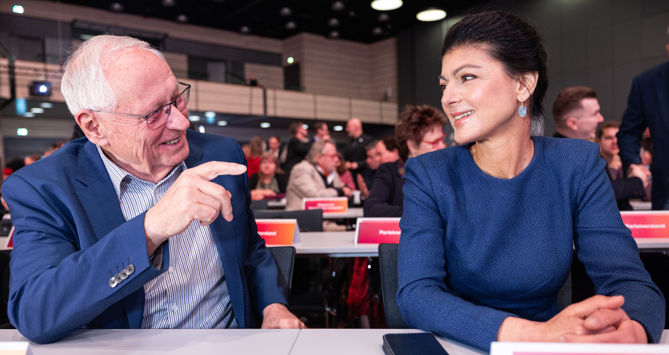 Parteitag in Bonn: Kanzlerkandidatin und BSW-Chefin Sahra Wagenknecht, 55, mit Ehemann Oskar Lafontaine, 81