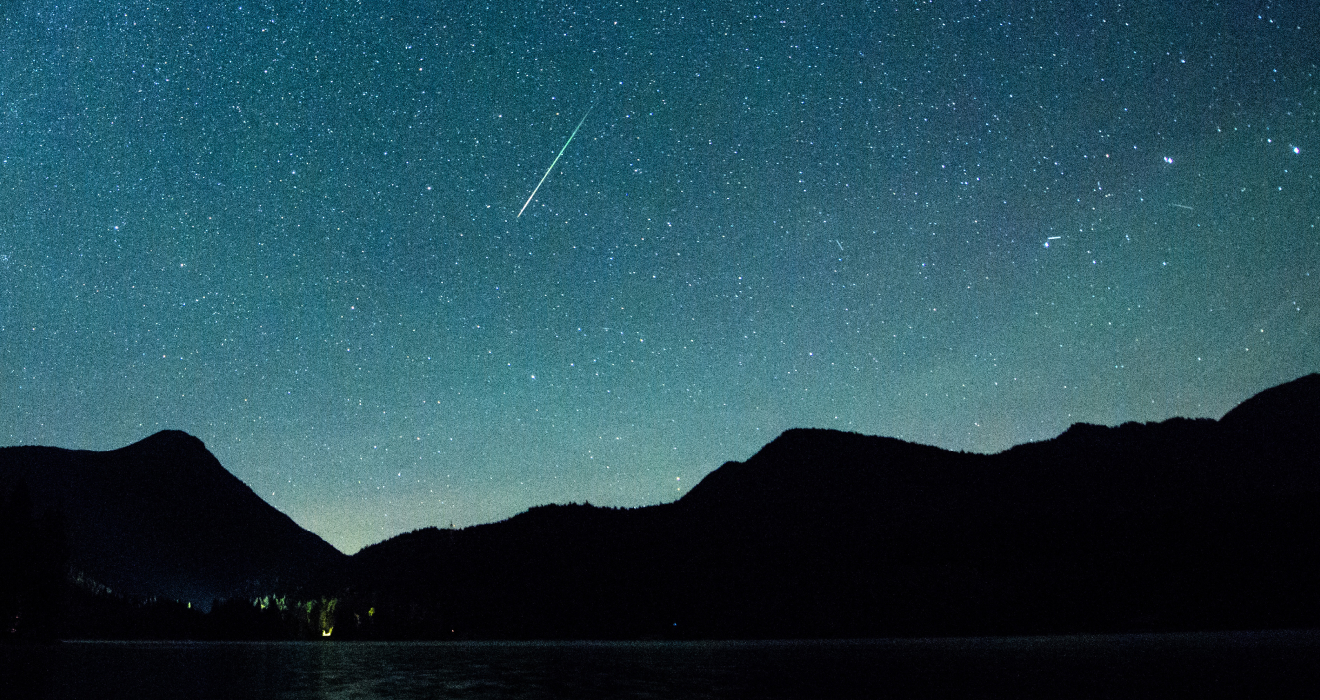 Sternschnuppe über dem Walchensee in Oberbayern