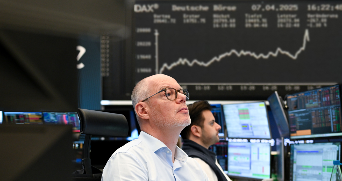 Der DAX hat seine schweren Verluste vom Montagmorgen im Tagesverlauf wettgemacht