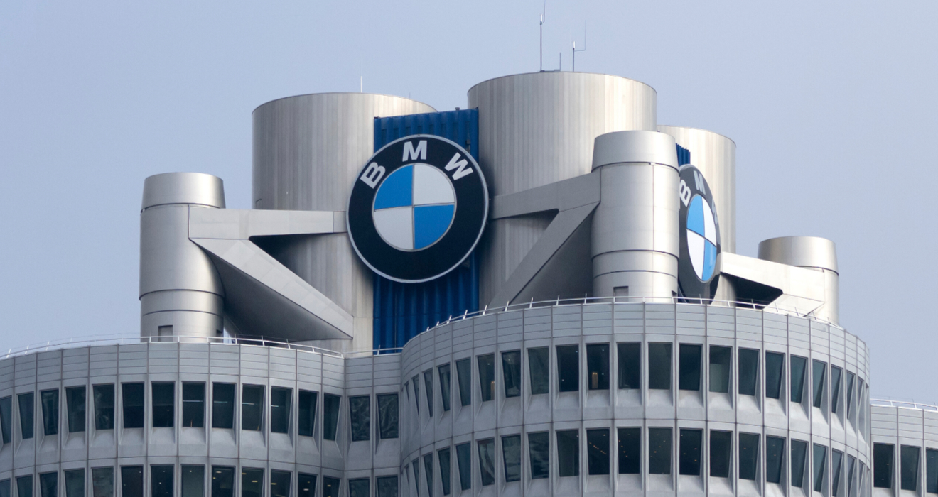 BMW-Zentrale in München: Die EU-Kommission will die Branche mit Milliarden stützen