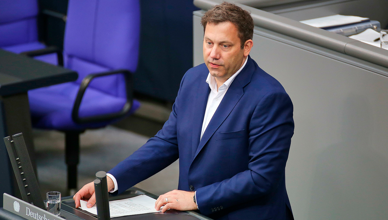 Finanzminister Lars Klingbeil forderte das Bundeskabinett zum Sparen auf