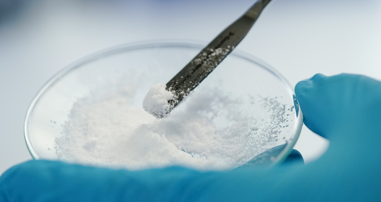 Weißes Gold: Nicht nur Grönland und die Ukraine besitzen den kritischen Rohstoff Lithium (hier in Form von Lithiumchlorid) – auch Deutschland 