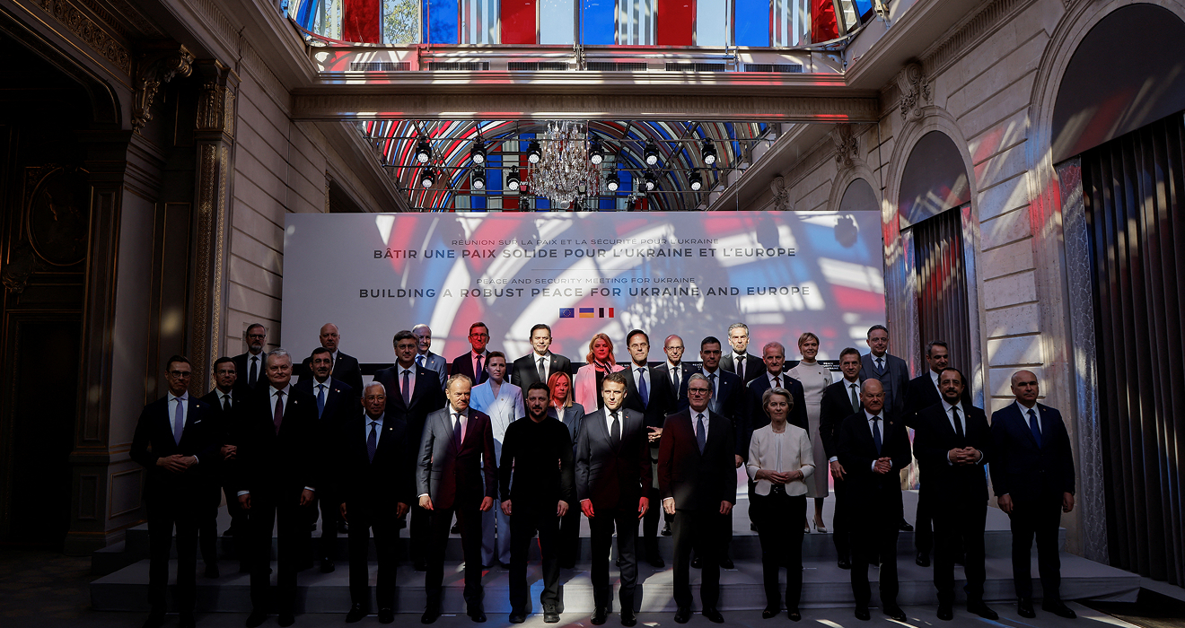 Ein „robuster Frieden” für die Ukraine: Gruppenfoto beim Gipfel in Paris