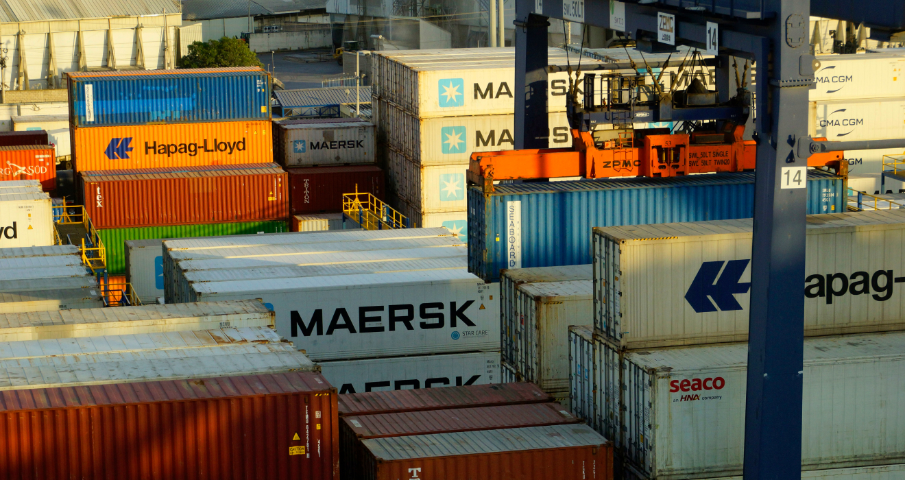 Container-Verladung im Hamburger Hafen: die deutsche Wirtschaft bleibt im Stillstands-Modus
