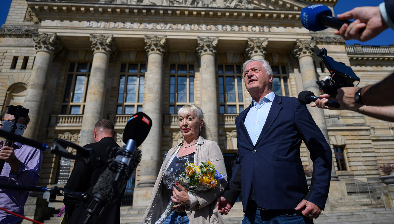 Jürgen Elsässer mit Gattin Stephanie in Leipzig