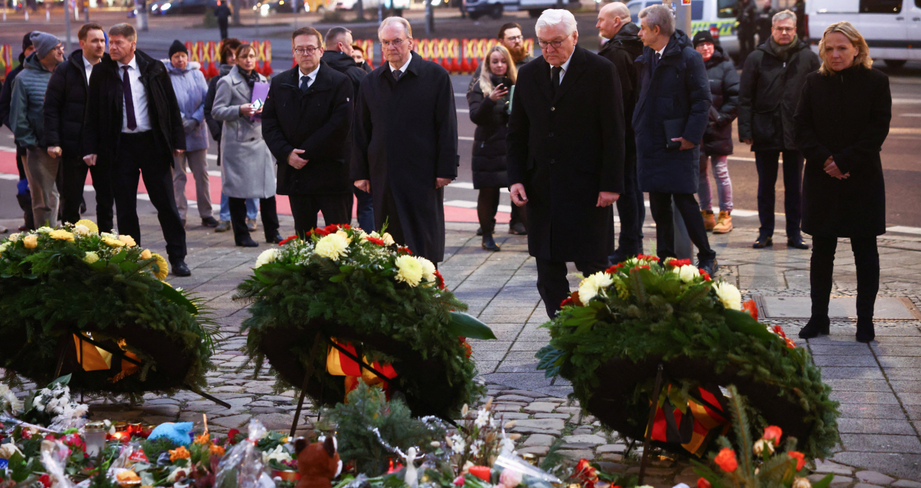Kranzniederlegung für die Opfer: Bundespräsident Frank-Walter Steinmeier gestern in Magdeburg