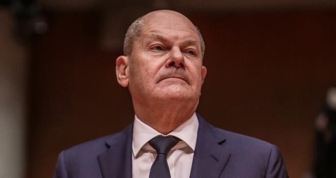 Demontage überstanden, aber nicht aus eigener Kraft: Kanzlerkandidat Olaf Scholz (© dpa)