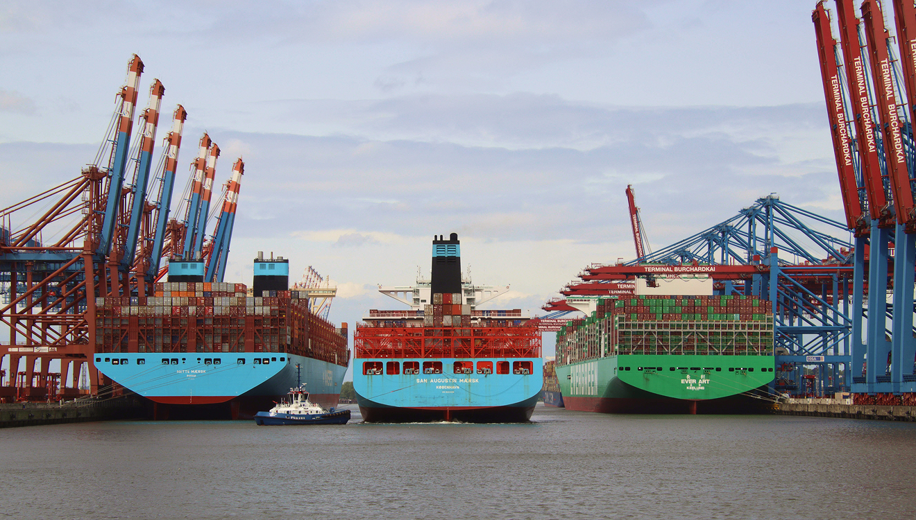 Containerriesen im Hamburger Hafen: Der Welthandel wartet auf eine Einigung zwischen den USA und der EU