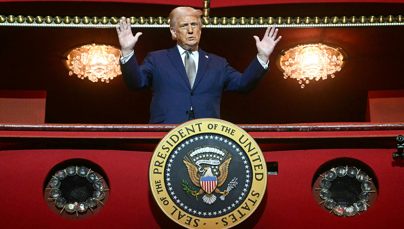 US-Präsident Donald Trump, 79, ist enttäuscht: Man führe ein gutes Gespräch mit Putin, sei kurz vor einer Einigung, „und dann reißt er ein Gebäude in Kiew nieder.” Unklar ist, wie lange die Enttäuschung anhält