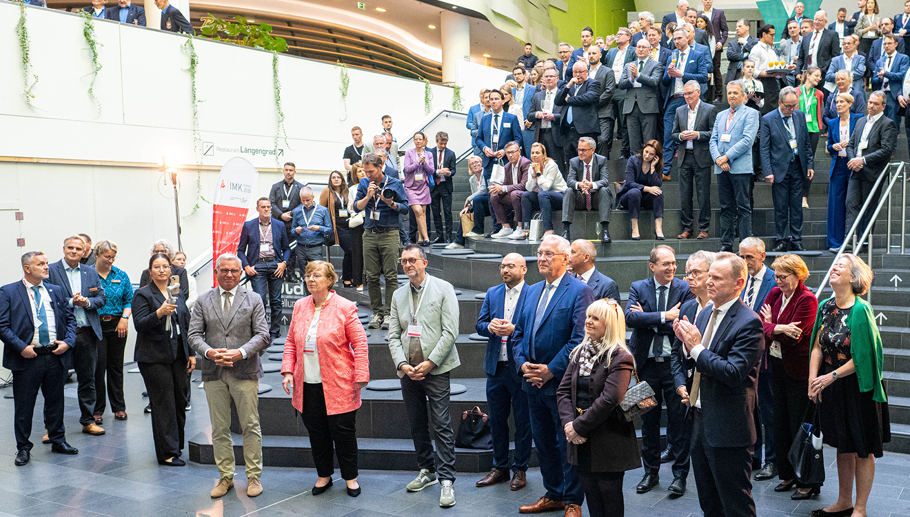Gruppenbild mit Dobrindt: In Bremerhaven haben die Innenminister der Länder mit ihrem Berliner CSU-Kollegen verhandelt
