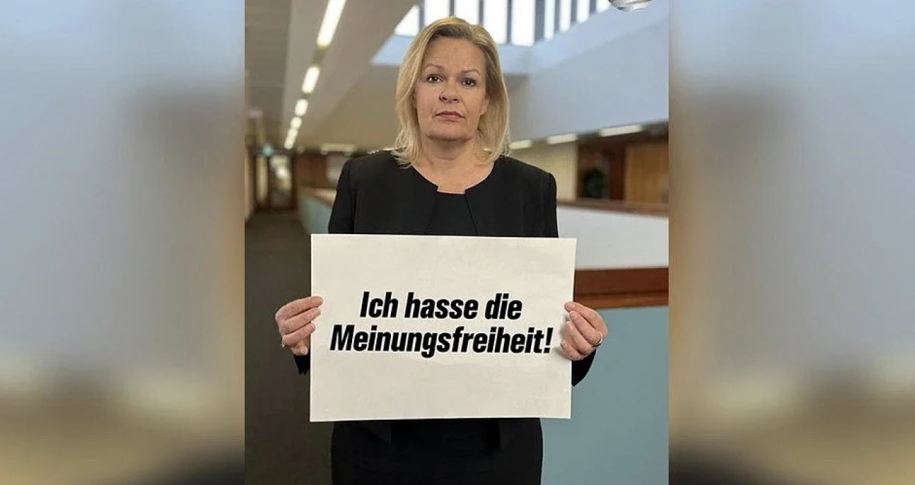 Der ursprüngliche Textinhalt auf dem Schild von Nancy Faeser lautete anders. Für den unbefangenen Leser, so die Bamberger Richter, sei nicht zu erkennen, dass an dem Bild Veränderungen vorgenommen wurden