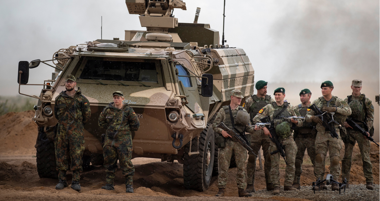 Bundeswehrsoldaten bei einem Manöver in Litauen. Insgesamt werden die deutschen Streitkräfte weniger, dafür aber älter