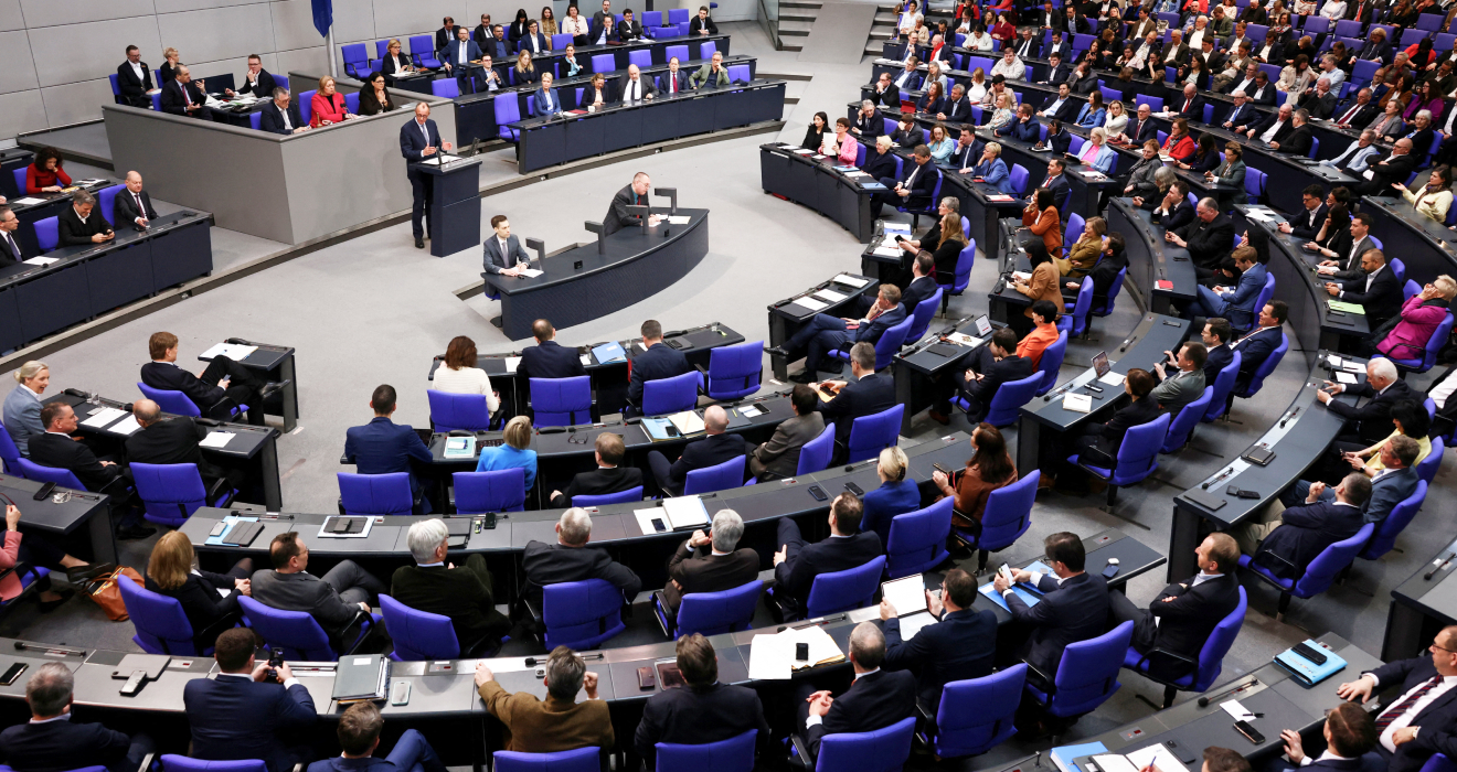 Volle Reihen zur Sondersitzung im Bundestag – noch mal in alter Besetzung