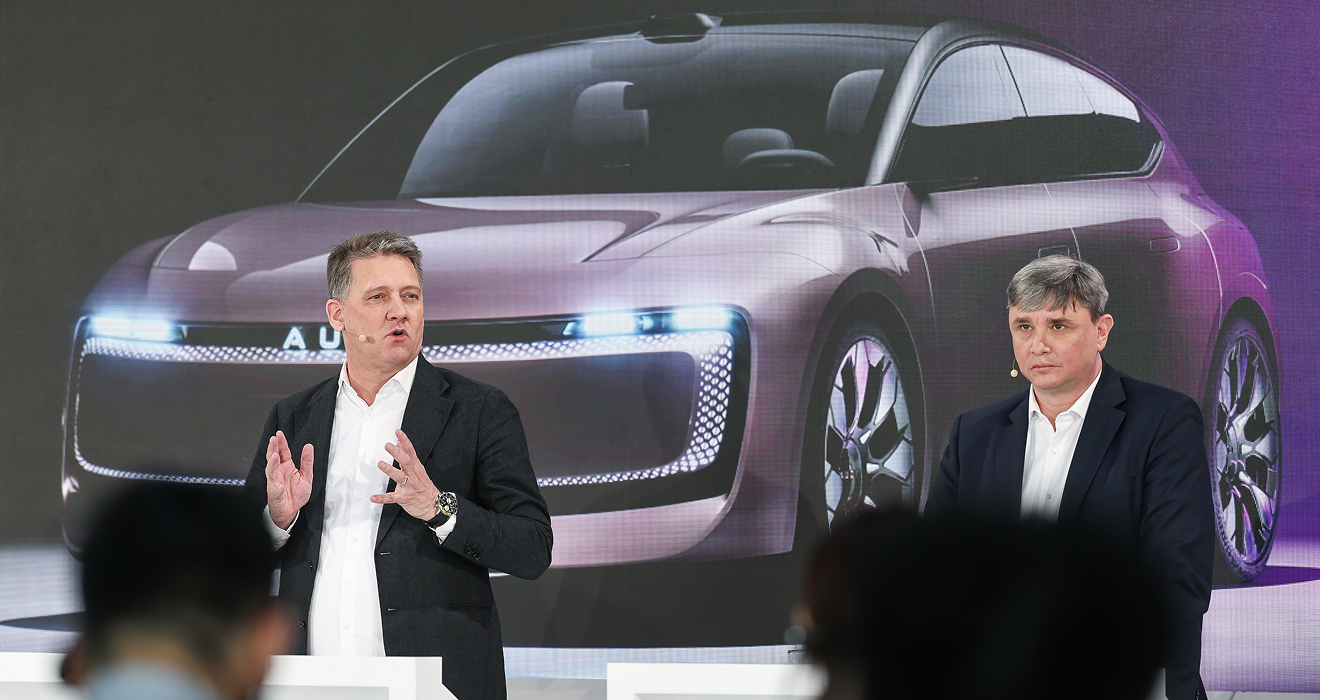Hoffen auf die „größte Produktoffensive der Geschichte“: Audi-Chef Gernot Zöllner (li.) und Finanzchef Jürgen Rittersberger