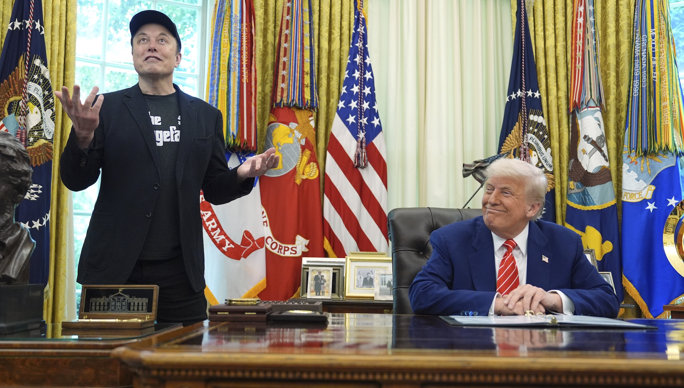 Elon Musk und Donald Trump im Oval Office