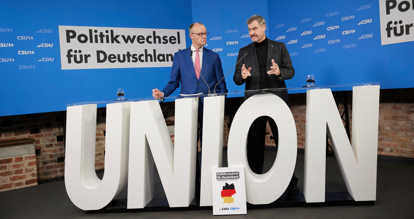 Friedrich Merz und Markus Söder stellen das gemeinsame Wahlprogramm von CDU und CSU in Berlin vor (© dpa)