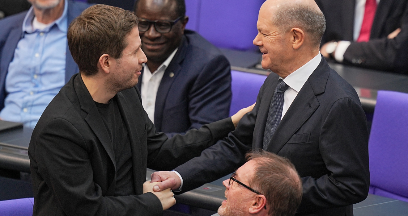 Verabschiedet sich beim Chef: Kevin Kühnert (li.) mit Olaf Scholz