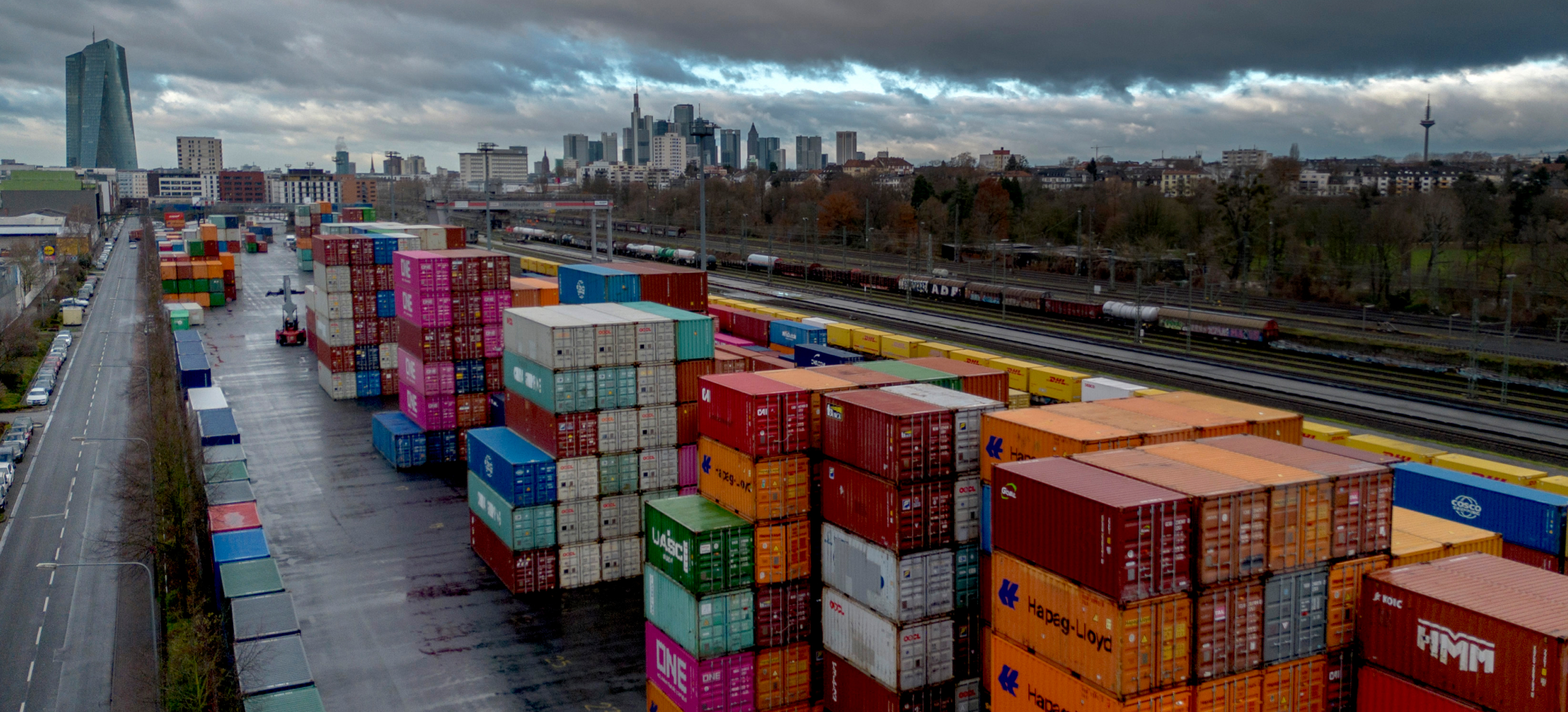 Container-Verladestation in Frankfurt – Deutschlands Wirtschaft brummt nicht mehr 