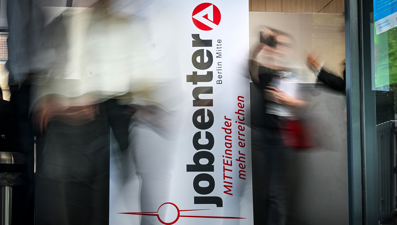 Mehr Arbeitslose im Monat Juni: Experten geben bei den Beschäftigtenzahlen noch keine Entwarnung