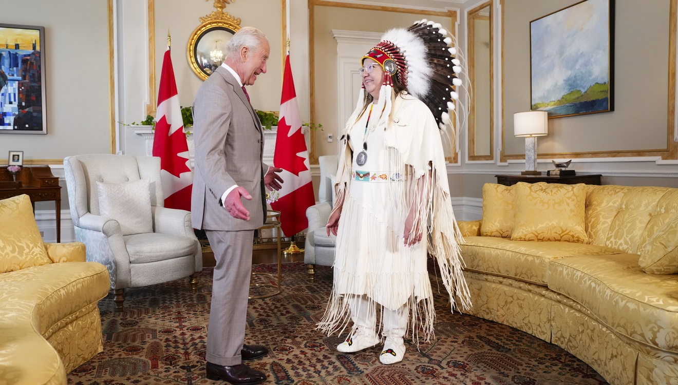 Gekrönte Häupter: König Charles III. vergangene Woche mit Cindy Woodhouse Nepinak, dem Oberhaupt der Assembly of First Nations in Kanada