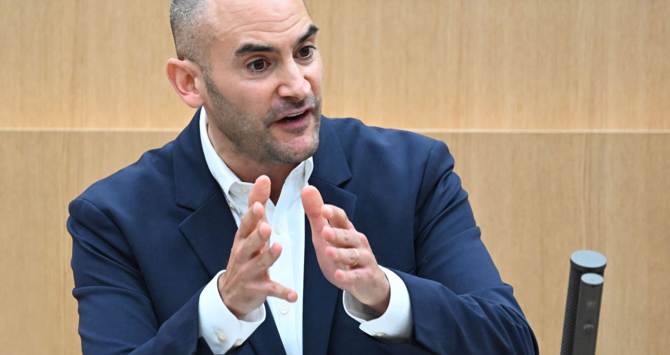 Erwartet Entlastung: Baden-Württembergs grüner Finanzminister Danyal Bayaz